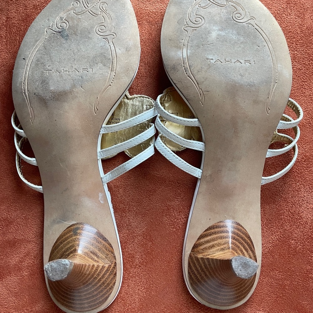 TAHARI White LEATHER PARADISE Strappy SANDALS Size 9M - Picture 9 of 16